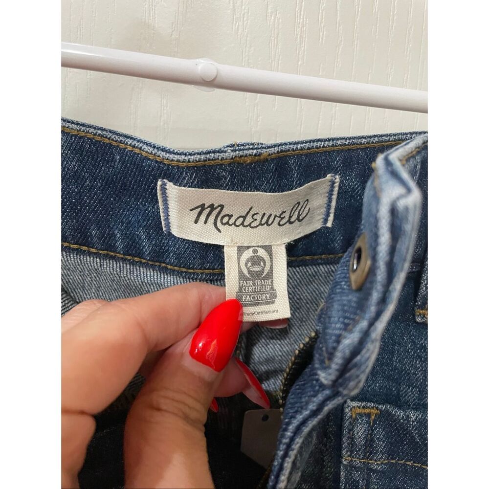 Madewell Curvy Emmett Shorts in a dark wash denim NWT - Picture 4 of 8